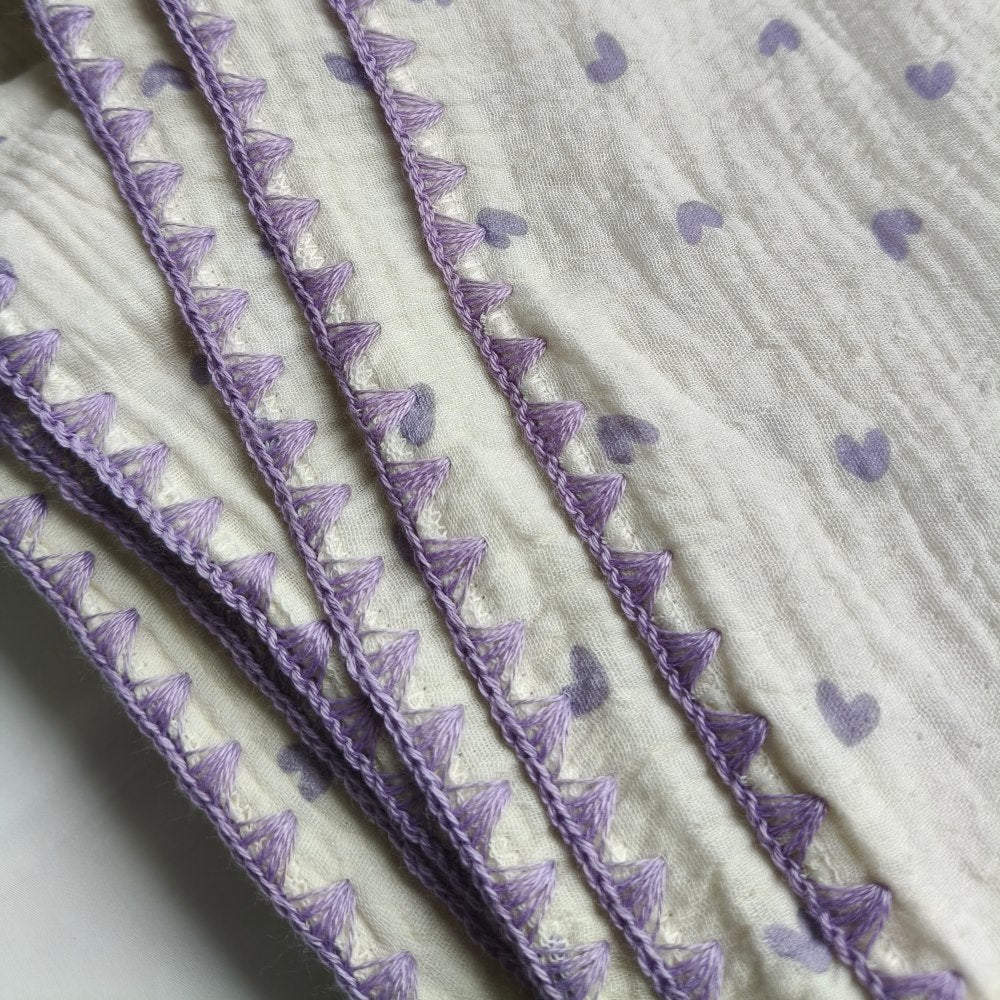 Lavender scalloped border detail on Cloud cotton muslin blanket Lavender Hearts — MonBebe Singapore