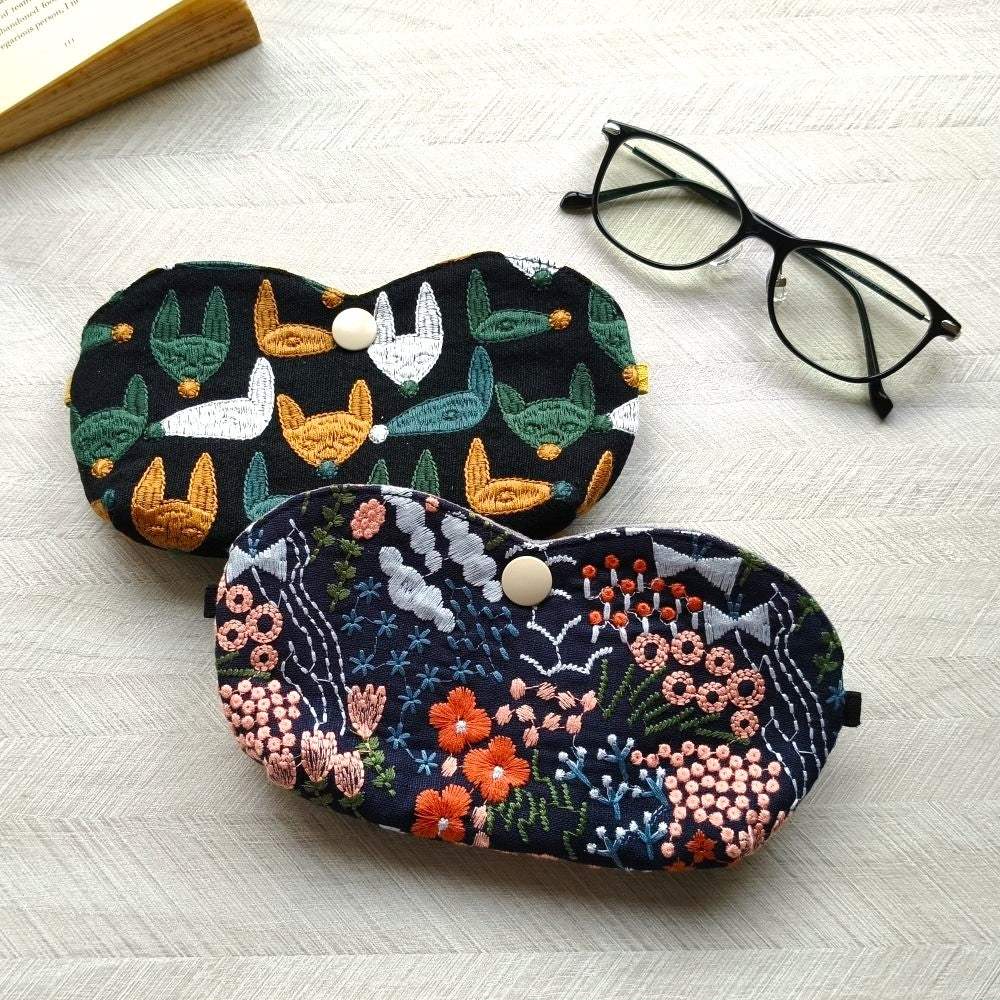 bloom-glasses-case-wild-garden-flat-lay
