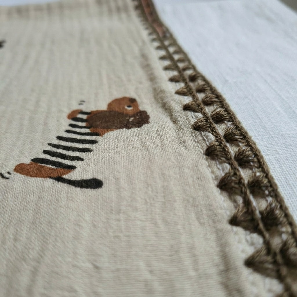 Gold scalloped border detail on Cloud cotton muslin blanket Frankie — MonBebe Singapore