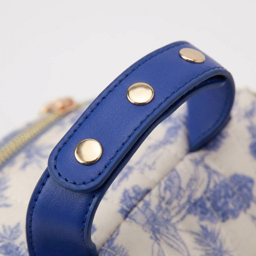 Close-up of the adjustable three-snap handle on the Colette lunch bag, MonBebe Singapore
