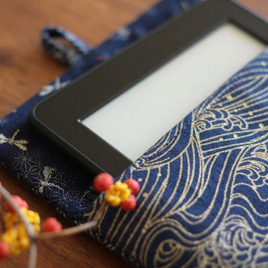 Quilted, cotton-lined interior of Marin sleeve, MonBebe Singapore
