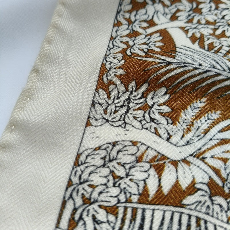 Video of Arbor silk-wool blanket shawl, ivory botanical print —  MonBebe Singapore